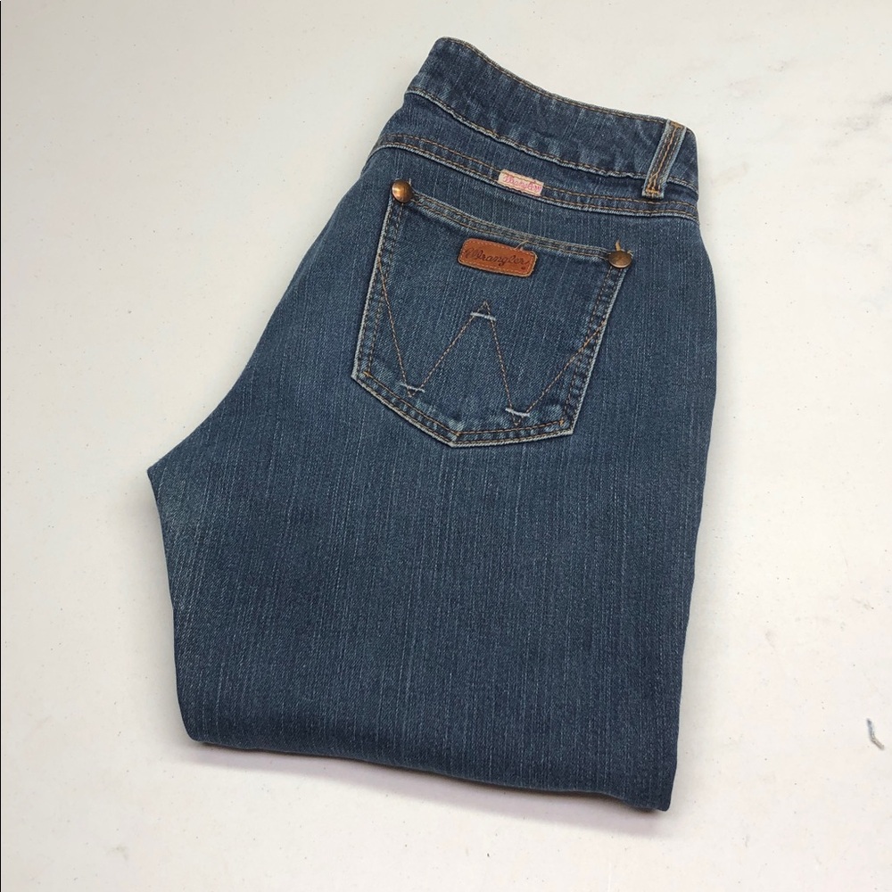 WRANGLER LOW RISE PREMIUM PATCH BOOTCUT JEANS 10/30x34 ⭐️